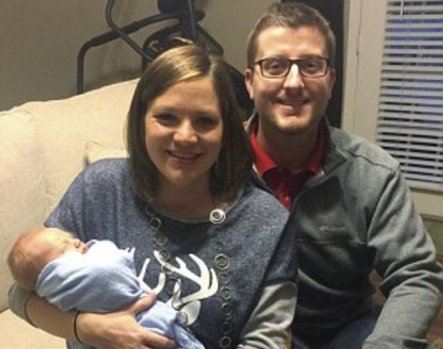 比閃電擊中幾率還小美國一家三口同一天生日(圖)