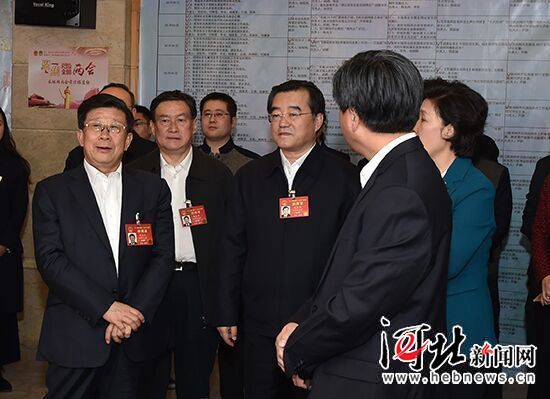 趙克志張慶偉看望我省全國兩會報道新聞工作者 趙克志張慶偉看望我省全國兩會報道新聞工作者