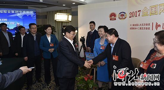 趙克志張慶偉看望我省全國兩會報道新聞工作者 趙克志張慶偉看望我省全國兩會報道新聞工作者