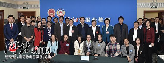 趙克志張慶偉看望我省全國兩會報道新聞工作者 趙克志張慶偉看望我省全國兩會報道新聞工作者