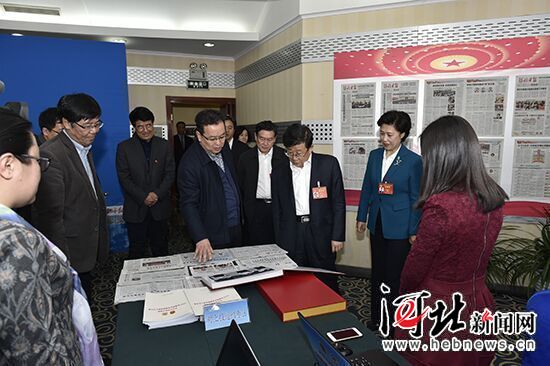 趙克志張慶偉看望我省全國兩會報道新聞工作者 趙克志張慶偉看望我省全國兩會報道新聞工作者
