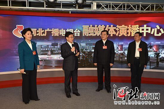 趙克志張慶偉看望我省全國兩會報道新聞工作者 趙克志張慶偉看望我省全國兩會報道新聞工作者