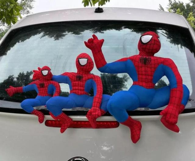 車主注意！車上貼了這種東西，引發(fā)事故要負(fù)全責(zé)