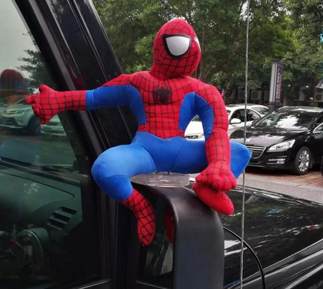 車主注意！車上貼了這種東西，引發(fā)事故要負(fù)全責(zé)