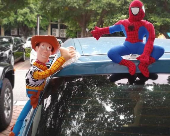 車主注意！車上貼了這種東西，引發(fā)事故要負(fù)全責(zé)