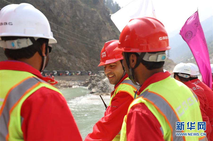 (國際·圖文互動)(2)通訊:大壩成功截流——中企建設(shè)巴基斯坦蘇吉吉納里水電站取得階段性成果