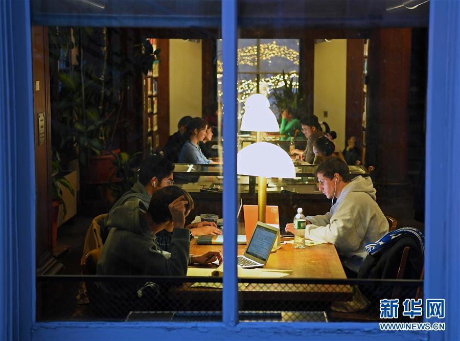 （國際·圖文互動）（1）美國簽證政策遭詬病　業(yè)內人士建議赴美學子做“兩手準備”