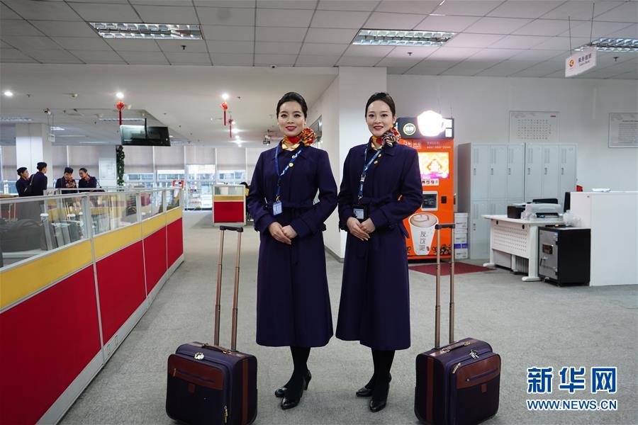 (關(guān)注春運·圖文互動)(2)有一種堅守 叫為了團聚的別離