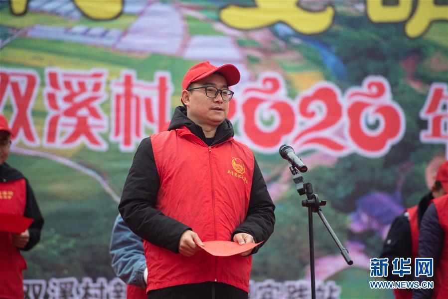 （新春走基層·圖文互動）（1）村晚“說唱”唱什么？